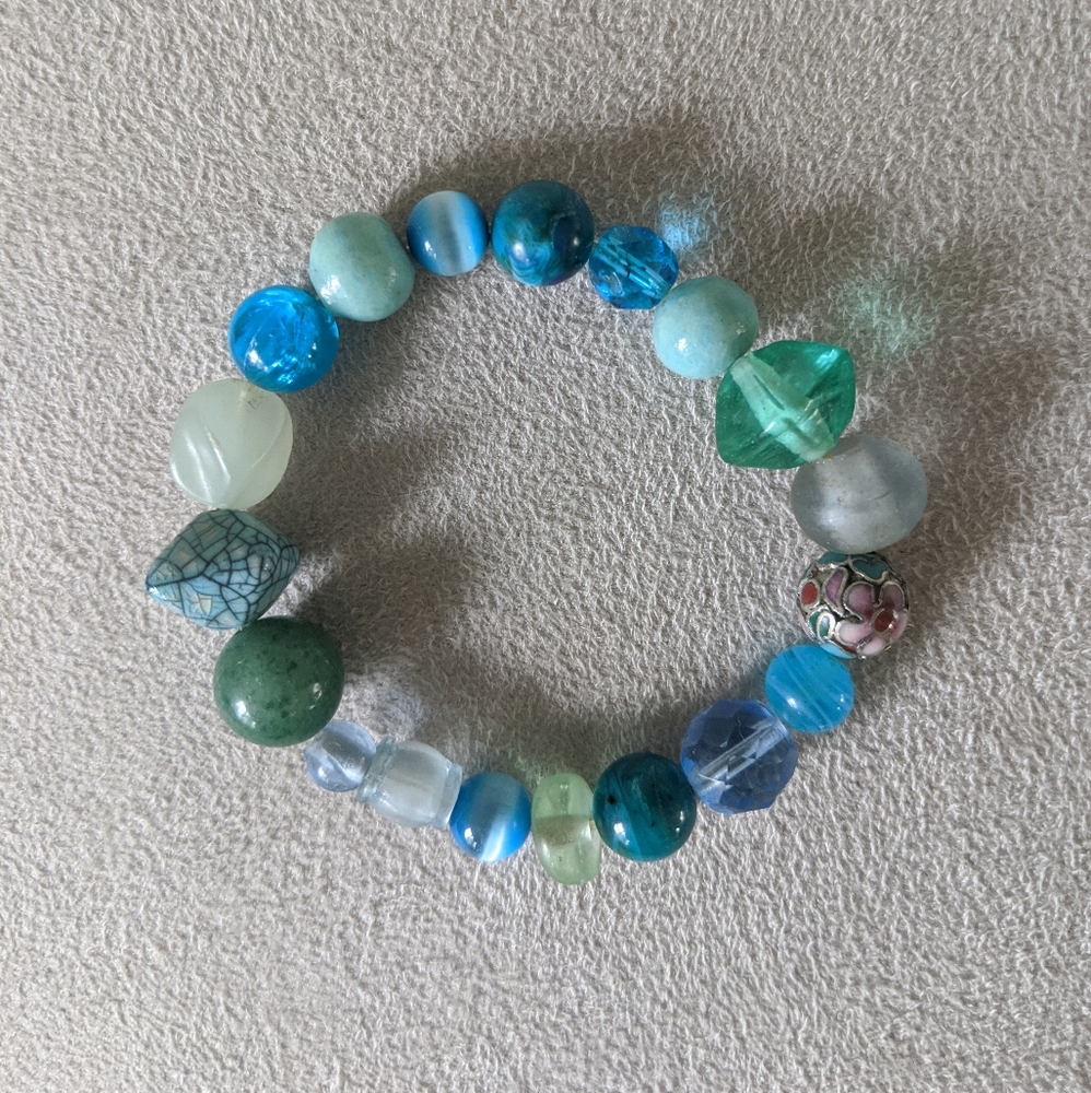 Elegant bracelet with multi colored beads